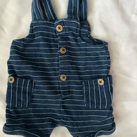 Assorted Baby Rompers and Outfits - Picture 8 of 8